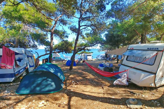 Letos se bo med kampiranjem na sosednjem Hrvaškem treba držati nekaj priporočil, da bomo med dopustovanjem preprečevali širjenje okužb. | Foto: 