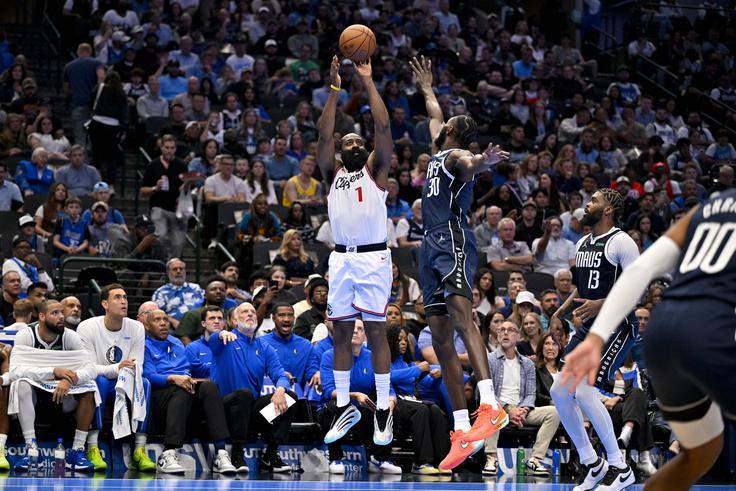 James Harden je proti Dallasu dosegel trojni dvojček, bil je tudi najboljši strelec z 41 točkami. | Foto: Reuters