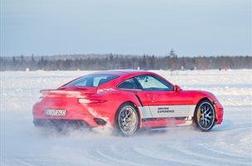 Porschejeva poučna ledena lekcija vozniški samozavesti