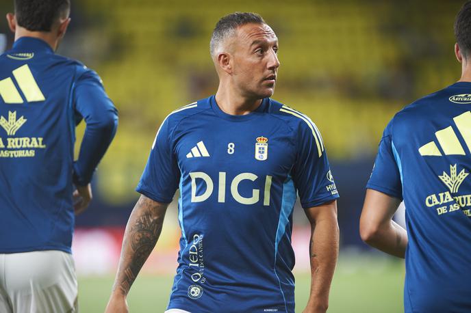 Santi Cazorla | Santi Cazorla se je vrnil v matični Real Oviedo in mu pomagal do vrnitve med elito, v nedeljo pa ga čaka spopad z madridskim Realom. | Foto Guliverimage