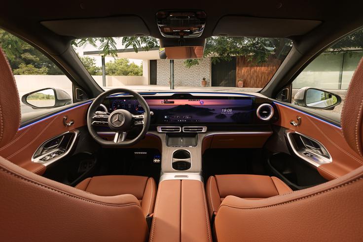 MBUX Hyperscreen – digitalna kabina, ki intuitivno povezuje voznika in sopotnika v eno izkušnjo. | Foto: Mercedes-Benz AG