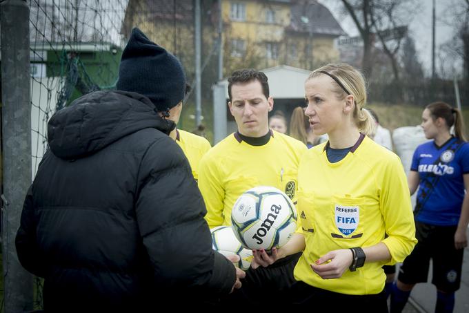 Aleksandra Česen je ena izmed dveh slovenskih mednarodnih nogometnih sodnic. | Foto: Ana Kovač