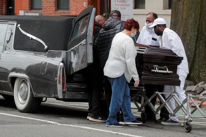 Več kot 6.200 ljudi je umrlo v zvezni državi New York, skupno pa so v ZDA zabeležili 14.700 smrtnih žrtev. | Foto: Reuters