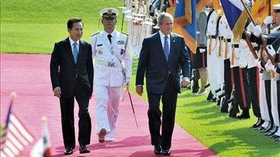 Bush v Južni Koreji grajal Kitajsko in Severno Korejo