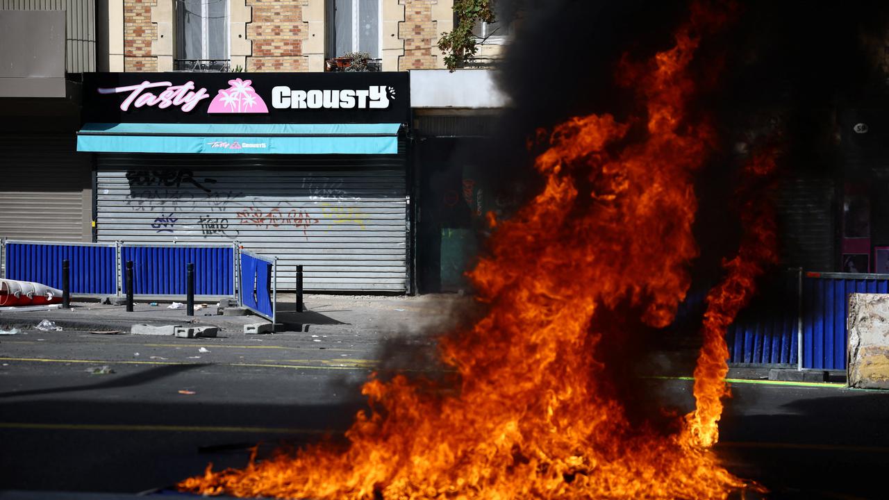 V ponedeljek bo v Franciji zaprtih več kot 400 šol, napovedani novi protesti