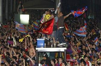 Veliko slavje navijačev Barce brez večjih izgredov