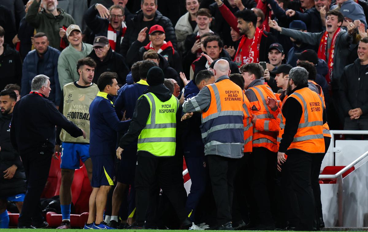 Diego Simeone | Razburljivo srečanje na Anfieldu je zaznamovala tudi izključitev Diega Simeoneja. | Foto Guliverimage