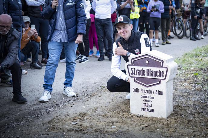 Tadej Pogačar | Tadej Pogačar ima v bližini Siene, na trasi dirke Strde Bianche, kjer bo v soboto začel sezono, svoj makadamski odsek. | Foto Ana Kovač