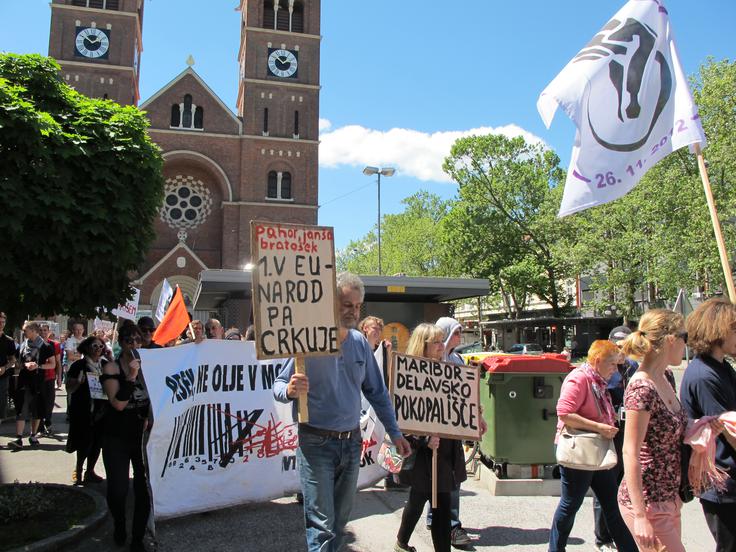 Protestni shod delavcev Mariborske livarne Maribor (MLM) leta 2013, s katerim so želeli opozoriti na slabe gospodarske razmere v Mariboru. | Foto: STA ,