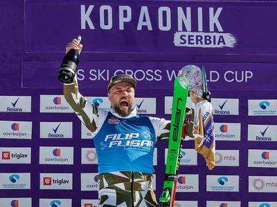 Zapoznela poslovilna vožnja Filipa Flisarja in posebno presenečenje #video