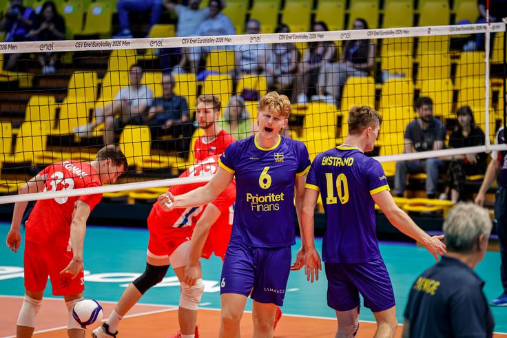 Švedi so se dobro upirali Čehom. | Foto: CEV