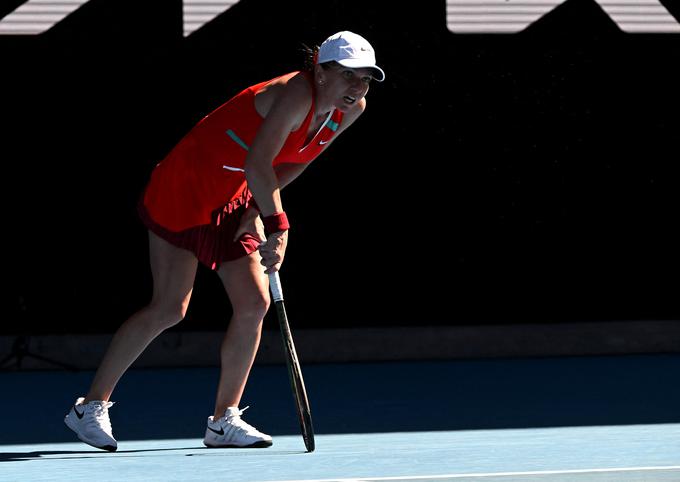 Simona Halep je bila med dvobojem povsem na koncu z močmi. | Foto: Guliverimage/Vladimir Fedorenko