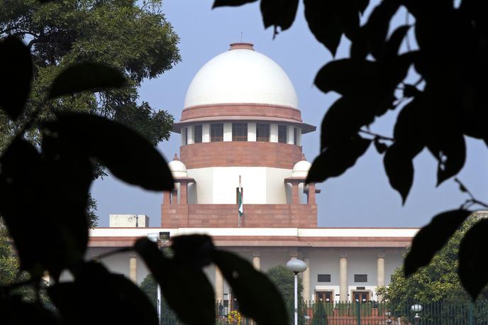 Indija vrhovno sodišče | Vrhovno sodišče je v sodbi zapisalo, da je zakon ženskam odrekal dostojanstvo in individualno izbiro ter jih obravnaval kot lastnino moških. | Foto Reuters