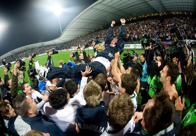 Veselje pred devetimi leti in zmago v Mariboru nad Rusijo, ki je Slovenijo popeljala na SP 2010. | Foto: Reuters