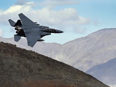 Trump trdi, da so rešili drugega člana posadke v Iranu sestreljenega lovca