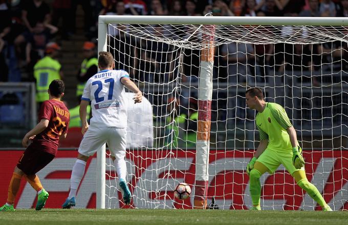 Po tem strelu je Jasmin Kurtić premagal vratarja Rome Wojciecha Szczęsnyja. | Foto: Getty Images