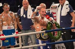 Dejan Zavec v sedmih rundah zmlel Madžara in osvojil naslov evropskega prvaka!