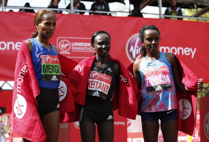 Najhitrejša tri dekleta na letošnjem maratonu v Londonu. | Foto: Reuters
