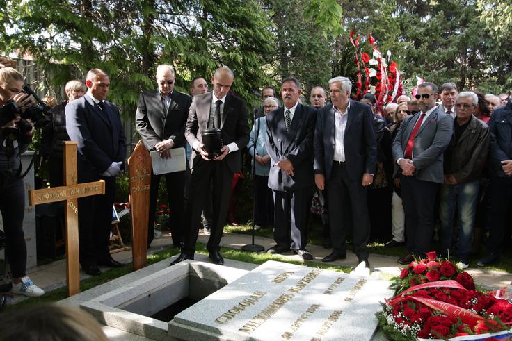 Mira Marković se je rodila oktobra 1942 v Požarevcu. Na univerzi v Beogradu je študirala sociologijo in na njej tudi doktorirala. Več let je med drugim predavala na beograjski naravoslovno-matematični fakulteti, objavila je tudi več del s področja sociologije. | Foto: STA ,
