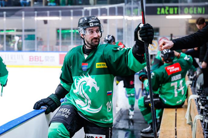 Alex Petan | Alex Petan se bo hladil dve tekmi. | Foto Aleš Fevžer