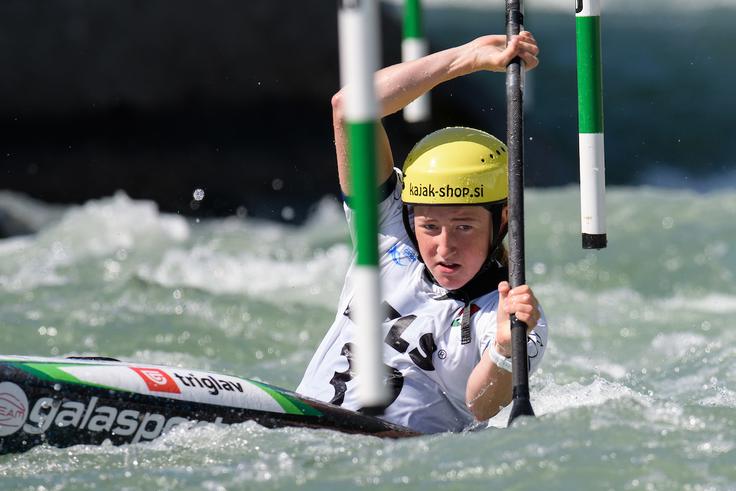 Kajakašic Eva Alina Hočevar (na sliki), Zala Zanoškar in Helena Domajnko so bile šeste. | Foto: Saša Pahič Szabo/Sportida