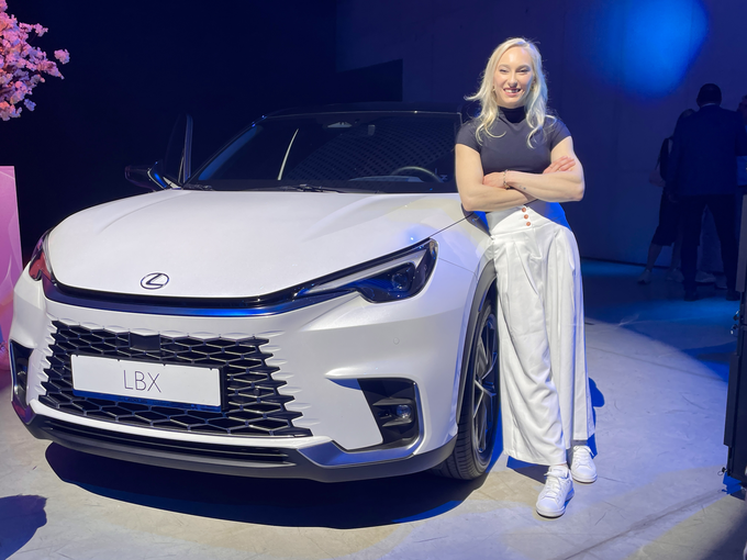 Janja Garnbret je v Sloveniji postala ambasadorka avtomobilske znamke Lexus. | Foto: Gregor Pavšič