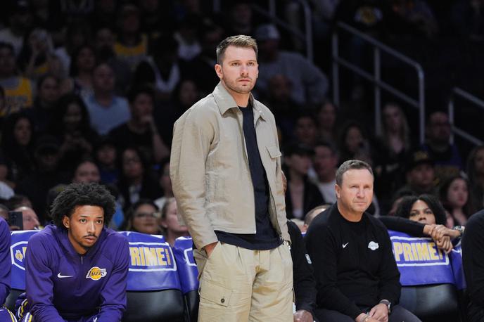 Luka Dončić Los Angeles Lakers | Luka Dončić je srečanje spremljal s klopi. | Foto Guliverimage