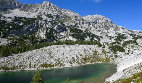 Ali veste, zakaj je kopanje v visokogorskih jezerih strogo prepovedano?
