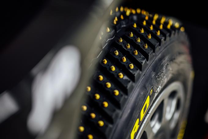 Vsaka pnevmatika ima lahko največ 384 žebljičkov. | Foto: Toyota