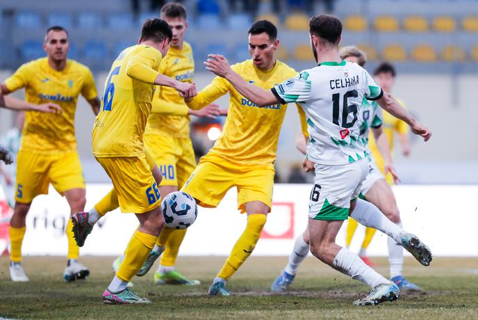 Domžalčani šokirali vodilno Olimpijo, primorski derbi brez zmagovalca