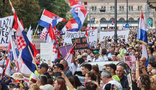 Hrvati po šokantnem odkritju na noge: protestniki preplavili Zagreb #video