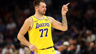 Luka Dončić eksplodiral že na premieri – s kozmetično napako