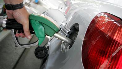 Begunsko krizo bi reševal z davkom na vsak liter bencina