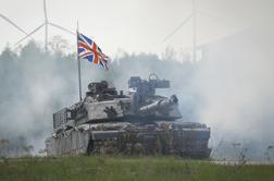 Rusi na robu živčnega zloma: "Britanski tanki iz Estonije gredo nad Sankt Peterburg"