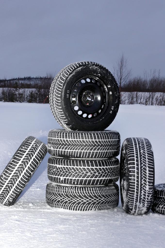 Kdor se pozimi vozi nadpovprečno veliko, bo dal dodaten pomen kar najmanjši obrabi, kdor živi v višjih predelih, bo prav tako iskal pnevmatiko z izrazito dobrimi lastnostmi v snegu. | Foto: Motorevija AMZS