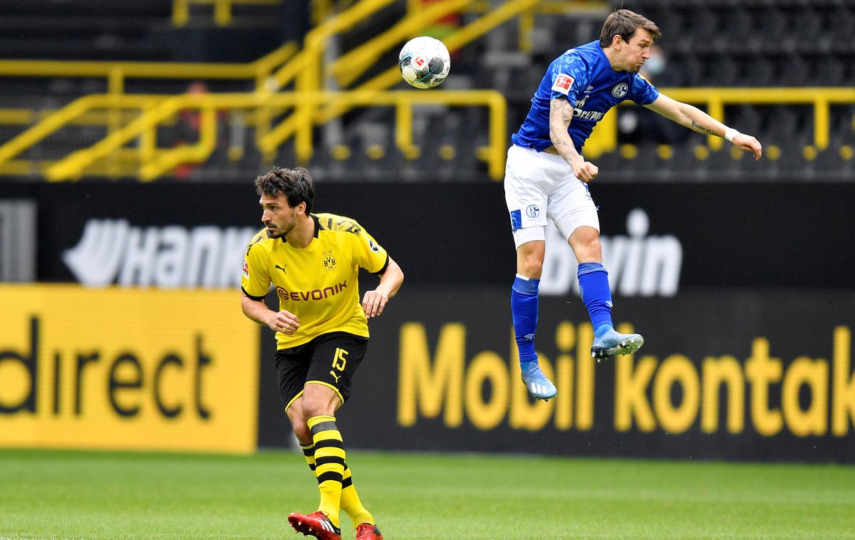 Borussia Schalke | Mats Hummels je v soboto Borussii Dortmund pomagal do visoke zmage na 96. porurskem derbiju. | Foto Reuters