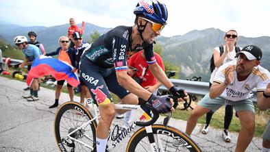 Primož Roglič na brutalnem vzponu spet odščipnil čas Benu O'Connorju