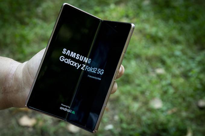 Samsung Galaxy Z Fold2 je med najdražjimi mobilnimi telefoni na trgu. | Foto: Ana Kovač