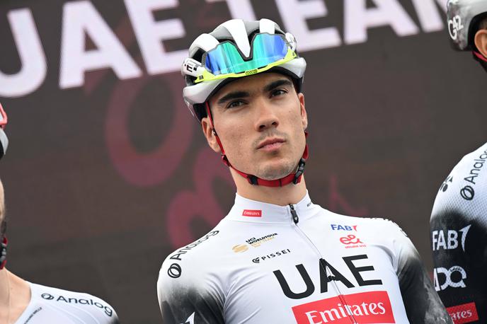 Juan Ayuso | Juan Ayuso je pred štartom desete etape puščice uperil proti vodstvu ekipe UAE Emirates. | Foto Guliverimage