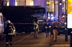 Berlin: s tovornjakom zapeljal v množico. 12 mrtvih, 50 ranjenih. #video #foto