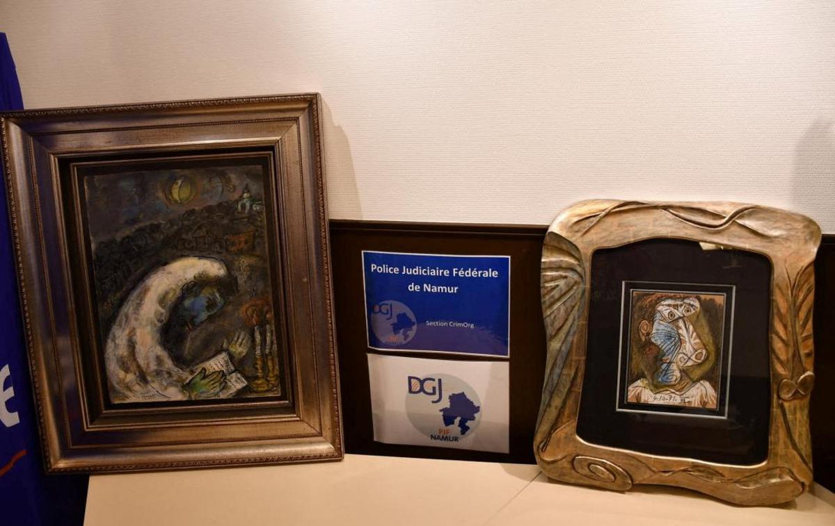 Pablo Picasso, Tete in Chagall, L'homme en priere | Preiskovalci so preboj v deset let trajajočem iskanju umetnin dosegli konec leta 2022, ko je belgijska policija prejela obvestilo, da trgovec z umetninami v valonski prestolnici Namur prodaja sliki. Policija je več mesecev zasledovala osumljenca, 68-letnega izraelskega trgovca z luksuznimi urami. | Foto Reuters