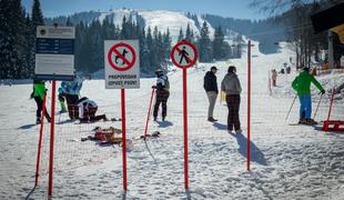 V tragični nesreči na smučišču Soriška planina umrl otrok