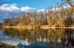 Ob reki Muri našli truplo pogrešanega moškega
