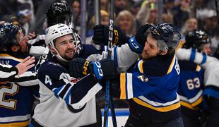Hokejisti St. Louis Blues izsilili še eno tekmo #video