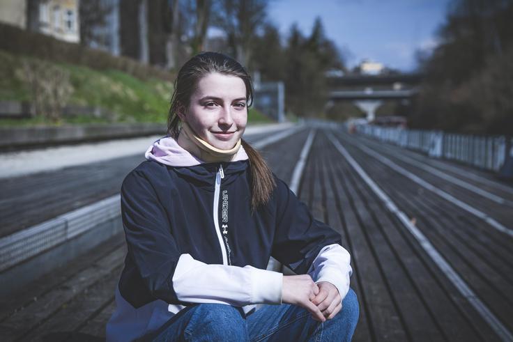 S sprehodi z družino in psom, branjem, pa tudi sajenjem avokadov, limon, pitaj in mandarin je poskušala preusmeriti misli. | Foto: Ana Kovač