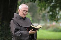 Življenje novega ljubljanskega nadškofa in metropolita v sedmih slikah