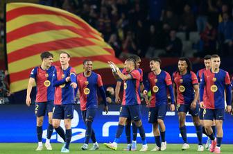 Barcelona kot iz videoigre, z eno nogo v polfinalu tudi PSG