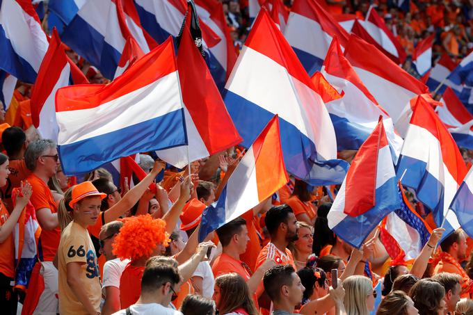 Nizozemski navijači so se razveselili velike zmage nad Nemčijo. | Foto: Reuters
