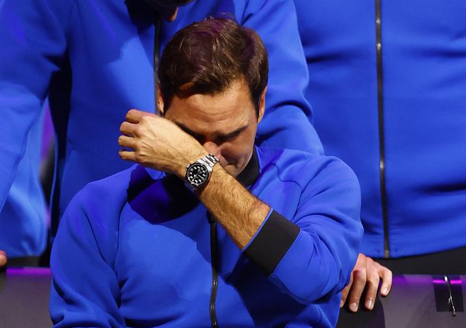 Roger Federer po svojem zadnjem dvoboju ni mogel zadrževati solz. | Foto: Reuters