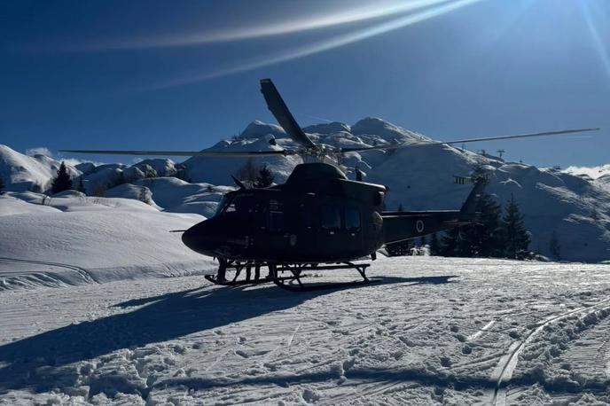 helikopter, ponesrečenci, reševalci | V zadnjih dneh se je na naših smučiščih zgodilo več nesreč, tudi hujših.  | Foto GRS Bohinj/Facebook